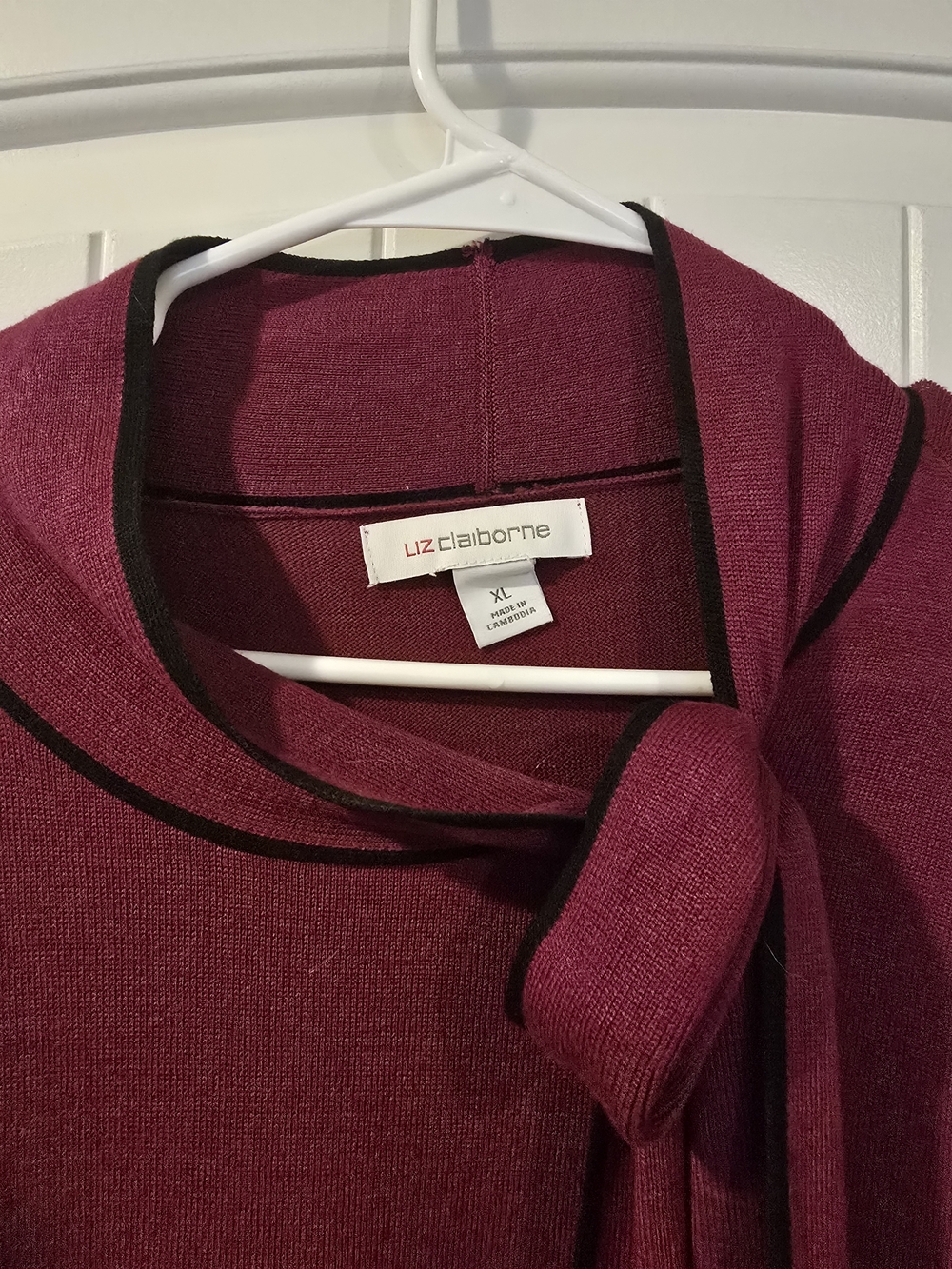 Liz Claiborne Wine Red Knit Top with Black Trim and Neck Tie Sz XL - Picture 5 of 8